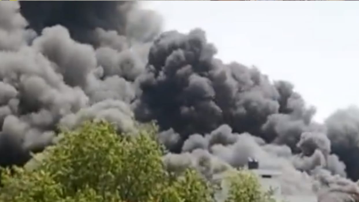 Meerut: Massive fire broke out in chemical factory in Mawana, fire brigade also called from Meerut and Hapur