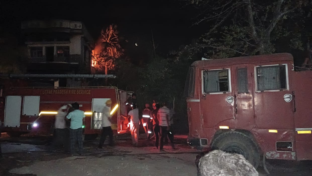 House caught fire, cylinders burst, five injured