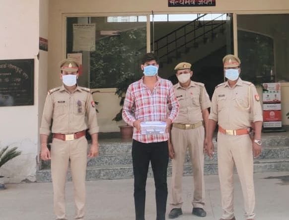 B.Com student snatched two iPhones from the mall, arrested