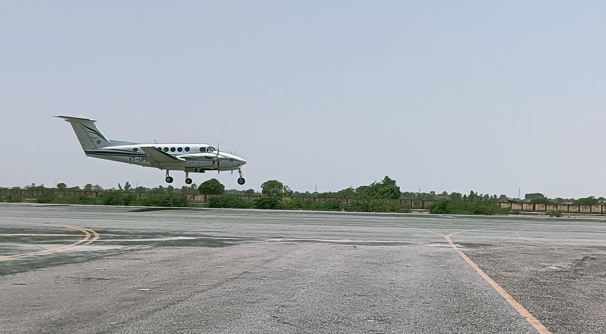 Fighter aircraft will be able to land at Marhamtabad airstrip in Kanpur dehat, trial by taking off passenger aircraft