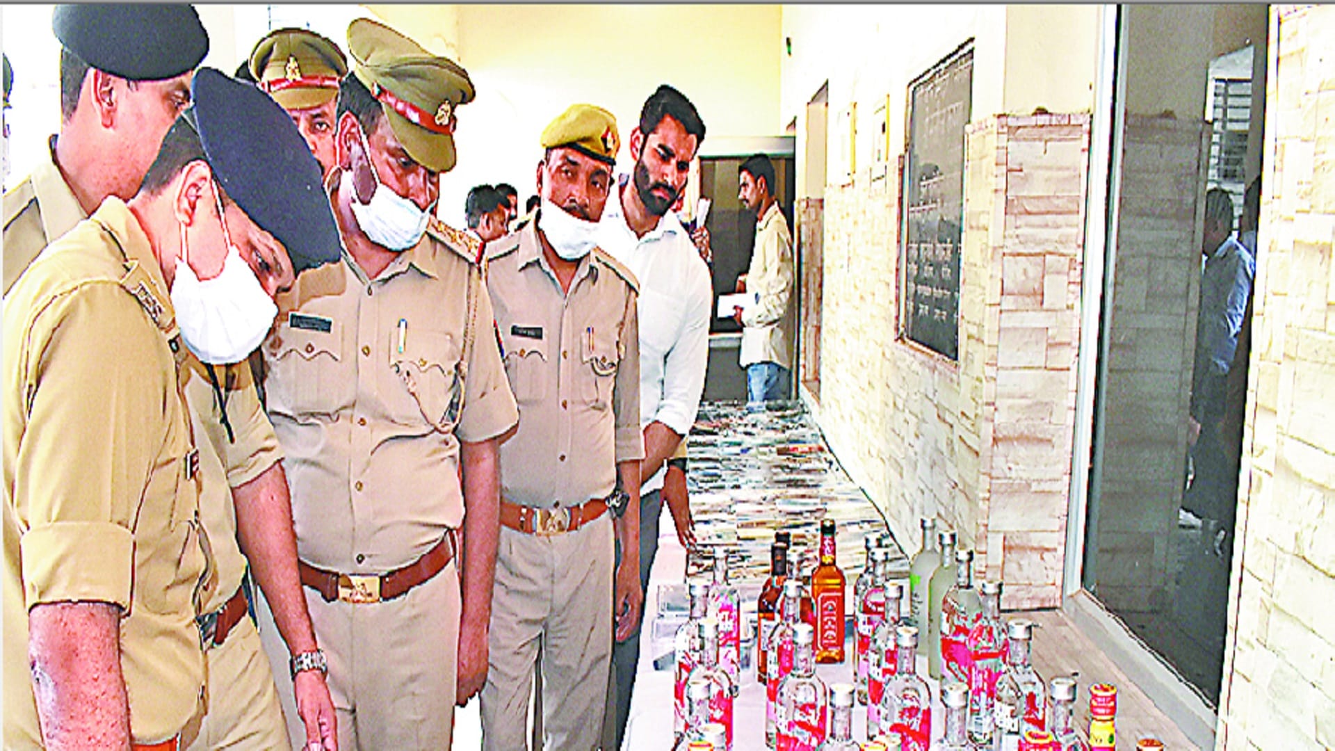 Meerut News: International gang revealed, 11 arrested including main accused mobile worth 2.50 crores recovered