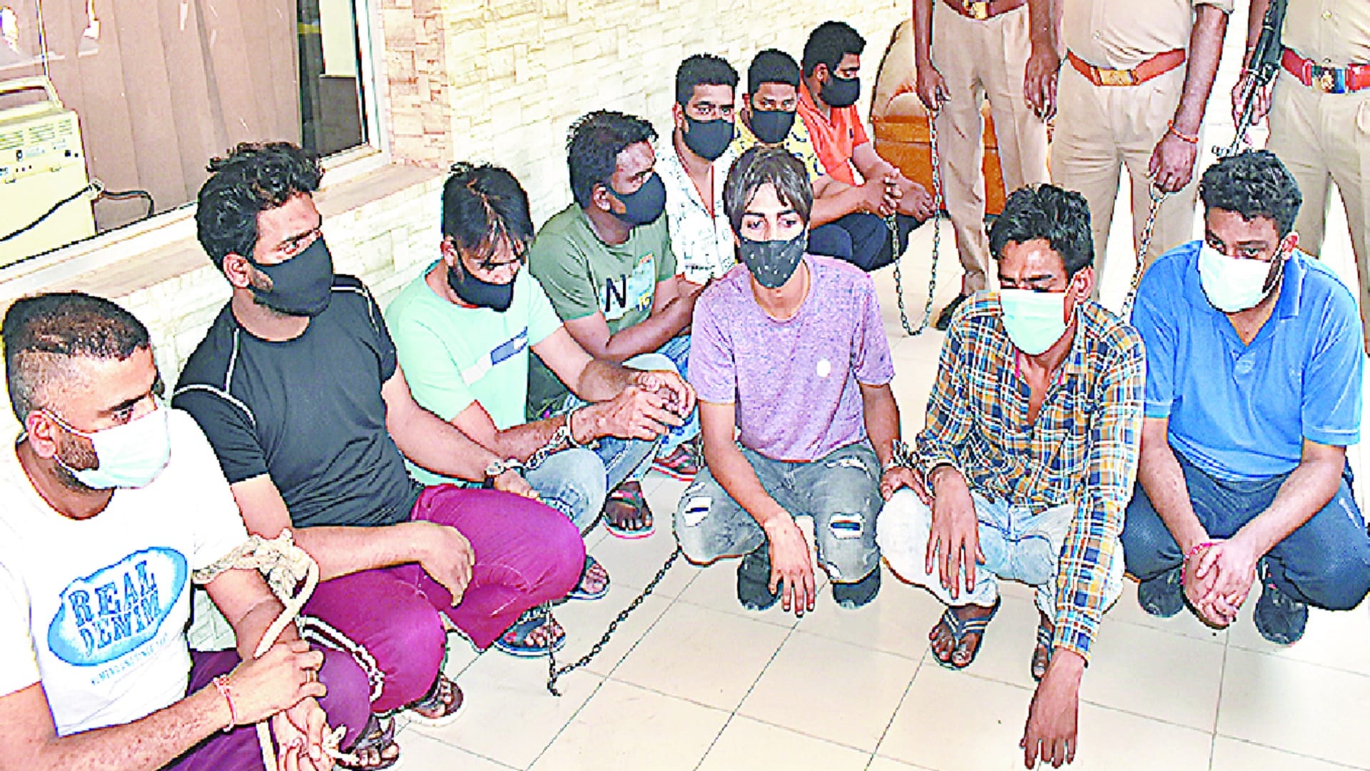 Meerut News: International gang revealed, 11 arrested including main accused mobile worth 2.50 crores recovered