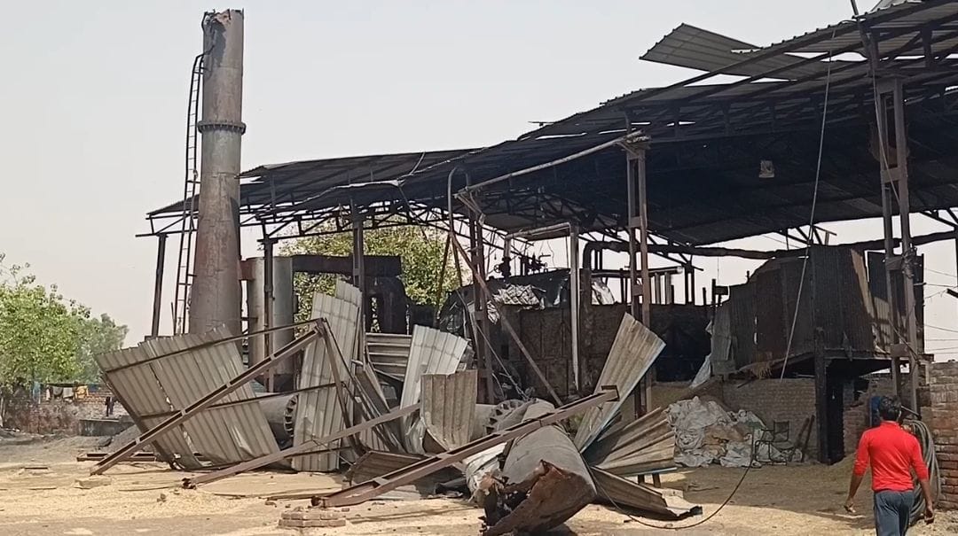 Sanauli in-charge also got scorched due to the storm in many places