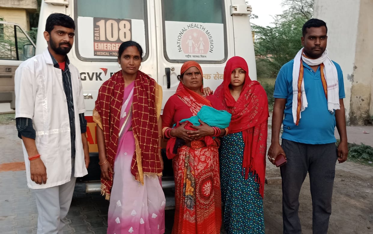 kanpur dehat : Delivery done in ambulance, mother and child safe