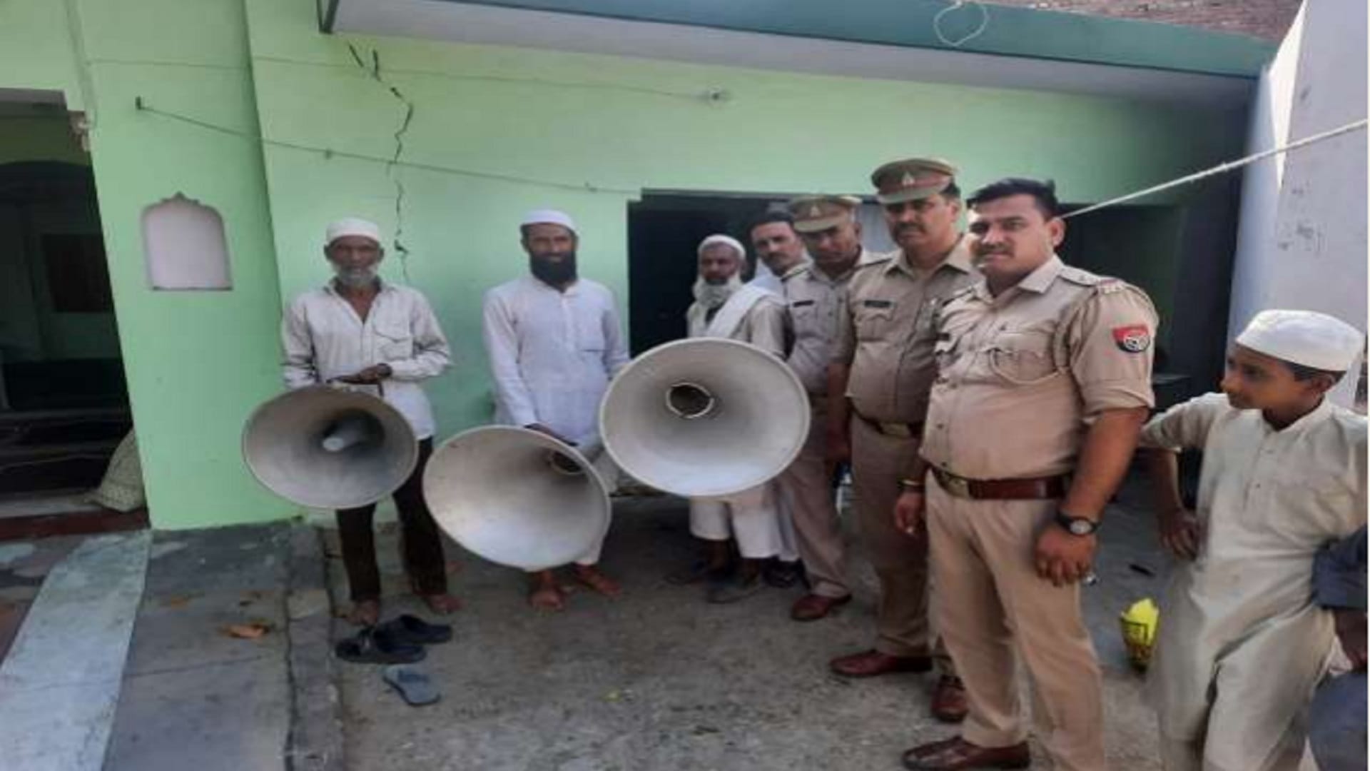 UP News: 794 loudspeakers have been removed from religious places in Saharanpur Bijnor districts see photos