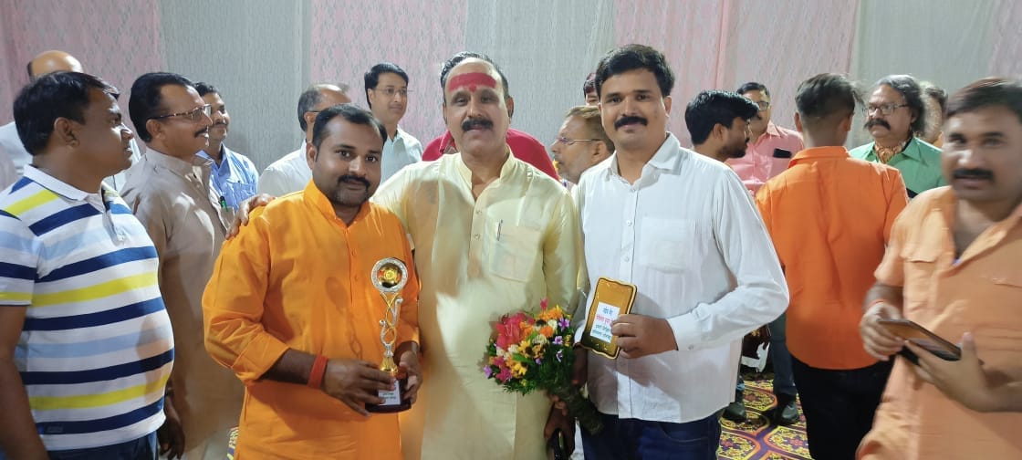 Memento given to Mela committee members