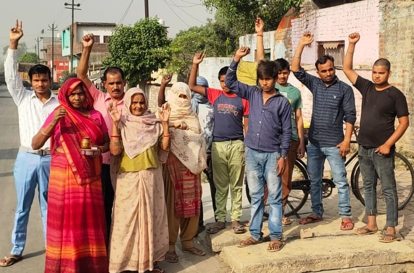 Demonstration against the mess spread around the temple in Sirsi