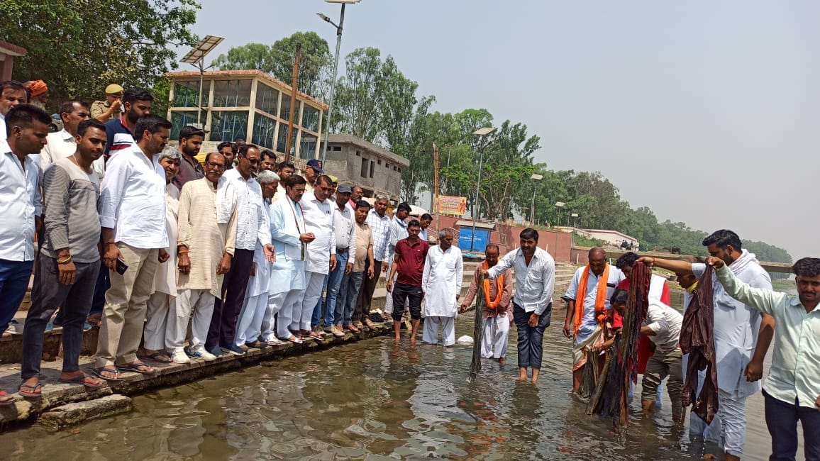 District Panchayat President saw the decreasing water level of Ganga