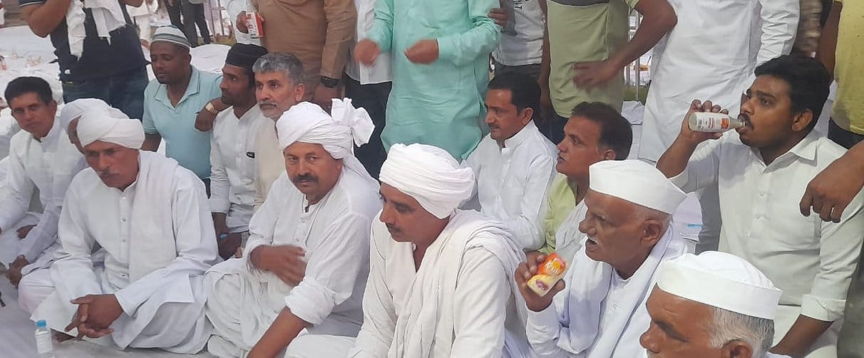 MLA and Naresh Tikait arrived at MLA's Iftar party