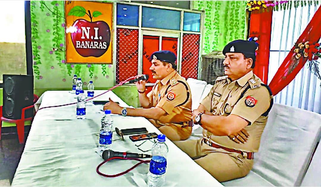 Loudspeaker removed from temple and mosque in varanasi DCP Kashi Zone held  meeting with dharam guru
