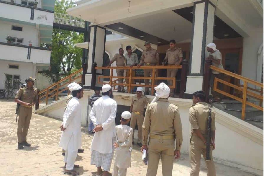 Loudspeaker removed from temple and mosque in varanasi DCP Kashi Zone held  meeting with dharam guru