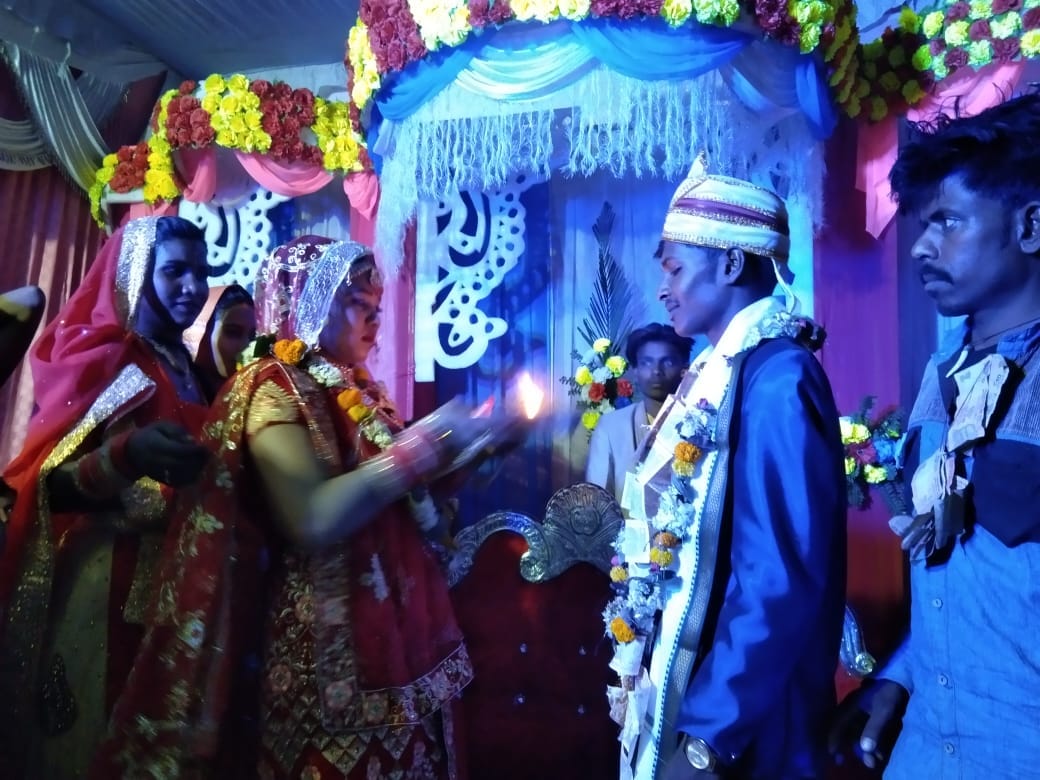 Ajab gajab news Three generations got married in same vivah mandap family gave up in front of daughter insistence