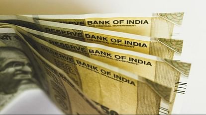 विदेश भेजने के नाम पर ठगी: सर्विया पहुंचाने के बाद युवक से रुपये छीने, परिवार नहीं कर पा रहा है संपर्क अलमारी से मिला एक करोड़ से ज्यादा कैश