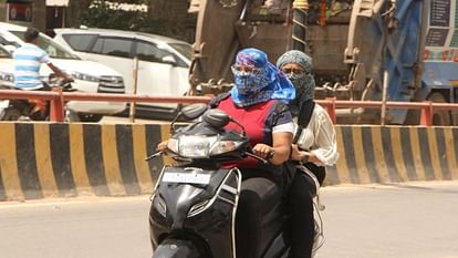Weather Update: वाराणसी में झुलसाती गर्मी का कहर बरकरार, सुबह में भी बढ़ी सूरज की तपिश; 42 डिग्री पहुंचा पारा Weather Update Scorching heat continues in Varanasi temprature reached 42 degree