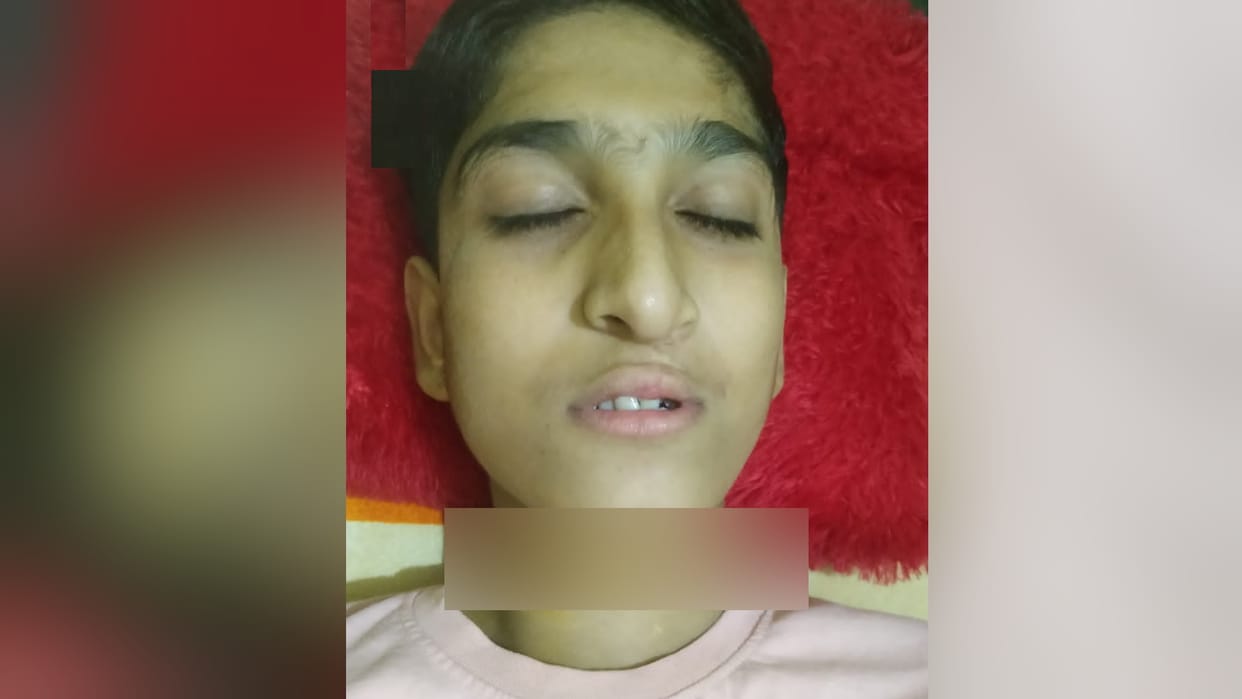 Amroha student neck slit with chinese kite thread narrowly his breathing cord