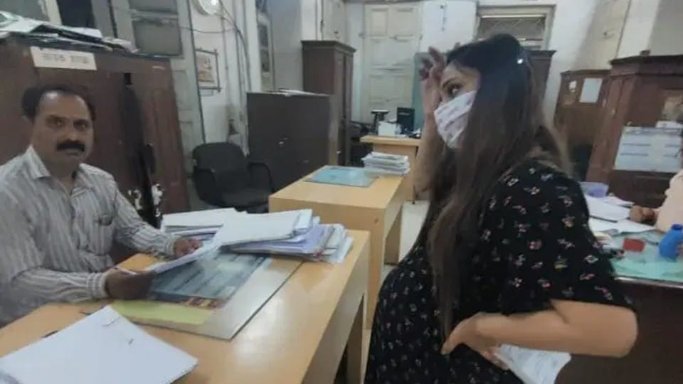 Indore: This woman wants to put a wheel in front of the car like Bhallaldev's chariot, sought permission from the officers, read what is the matter