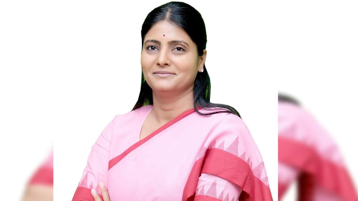 Anupriya Patel Birthday Know Biography Achievements Lifestyle in Hindi