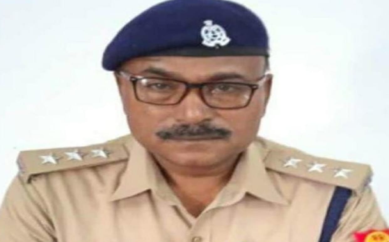 CO Gyanpur bhadohi ashok kumar singh suddenly ill and died before reaching  hospital