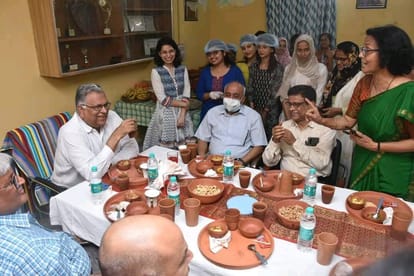 Uproar over Iftar party in BHU Students protest outside VC residence burn effigy of Vice Chancellor