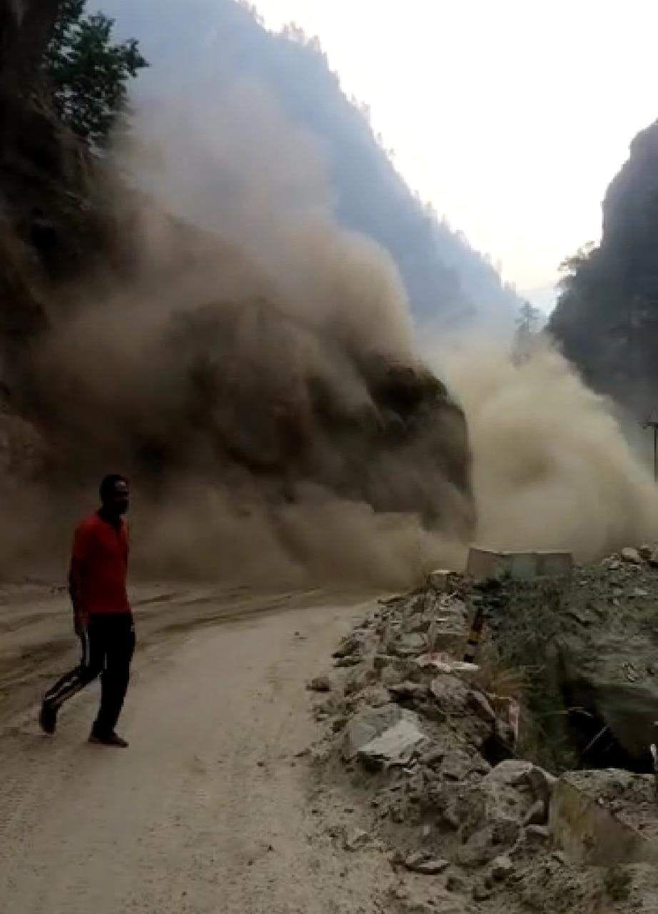Highway remained closed for three hours due to rock cracking in Baldaura