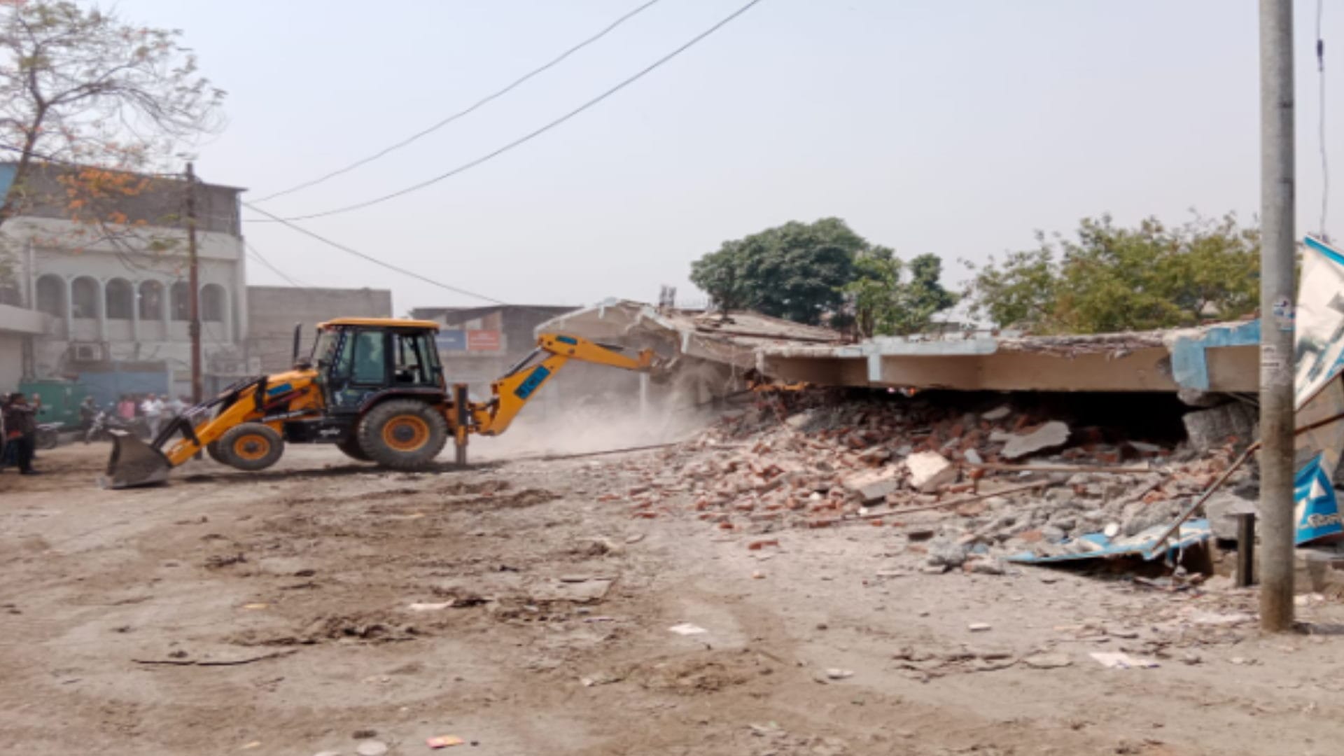 Badan singh Baddo illegal property demolished in Meerut: Many bulldozers destroyed seven shops