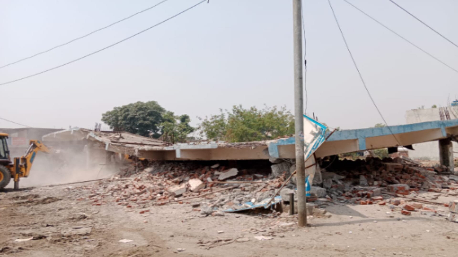 Badan singh Baddo illegal property demolished in Meerut: Many bulldozers destroyed seven shops