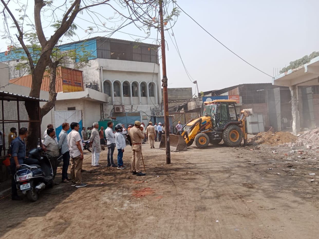 Meerut: Mda takes action on illegal market, demolished seven shops in meerut