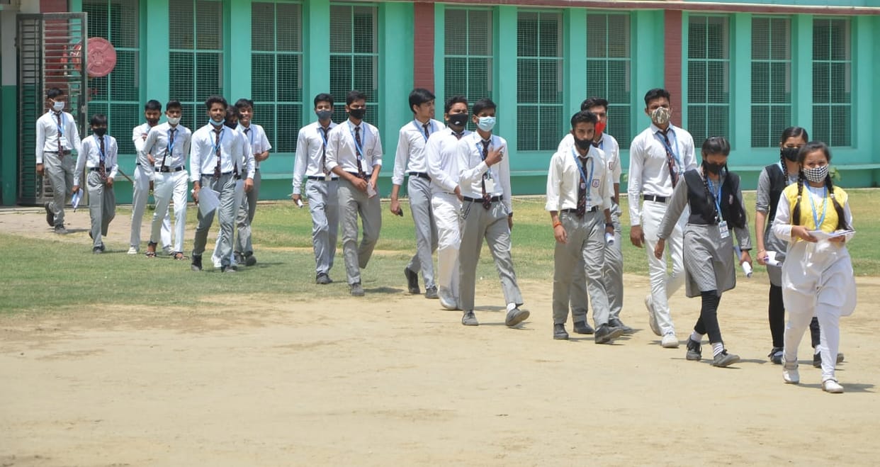CBSE Exam: The faces of the examinees blossomed after seeing the easy question paper of English
