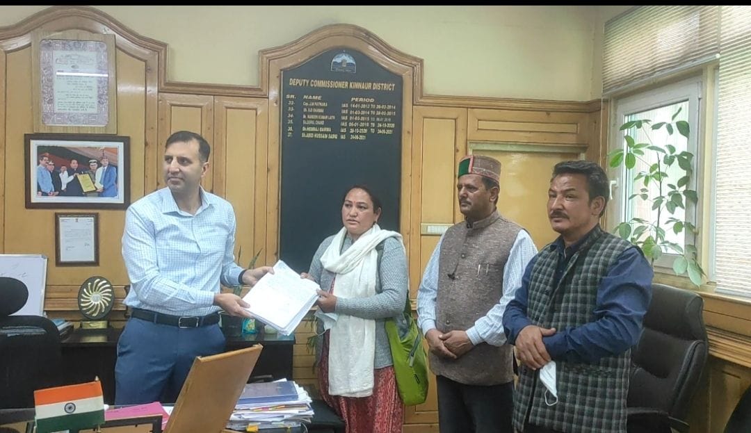 people meet with dc kinnaur to appeal forest rights case