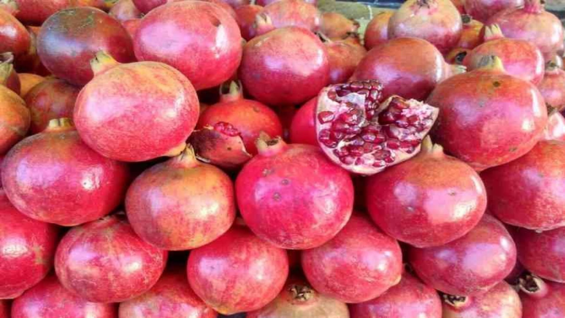 pomegranate helps in reducing inflammation and heart problem, anar khane ke fayde