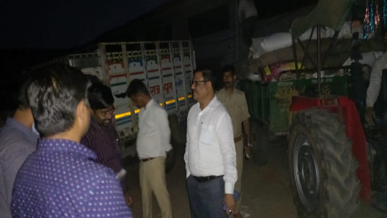 Black marketing of ration wheat and rice caught by supply department in Agra