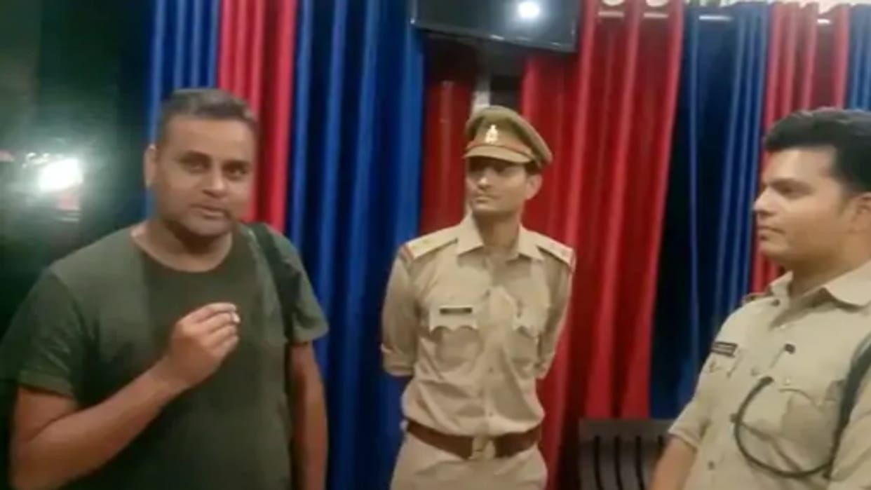 Police returned bag of chartered accountant of Government of Australia after lost in Gorakhpur