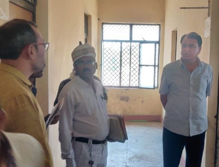 Hathras: Four clerks found absent in inspection, one day's salary stopped