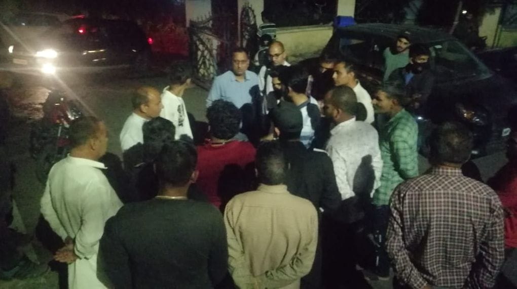 patient was suffering for two hours waiting for the ambulance, the commotion of the relatives