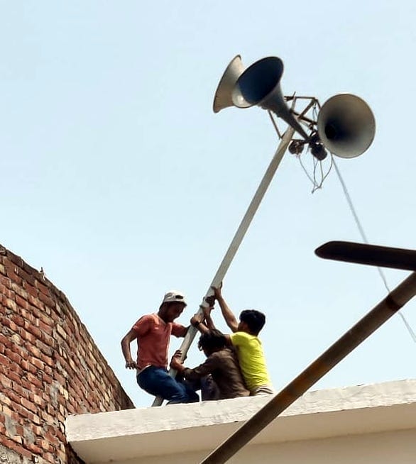 Got 900 loudspeakers down in the district, 1300's voice slowed down