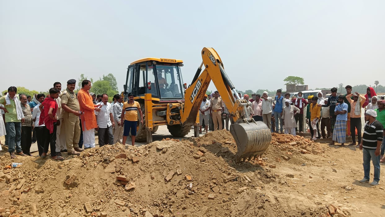 Amidst protests, railways closed the level crossing