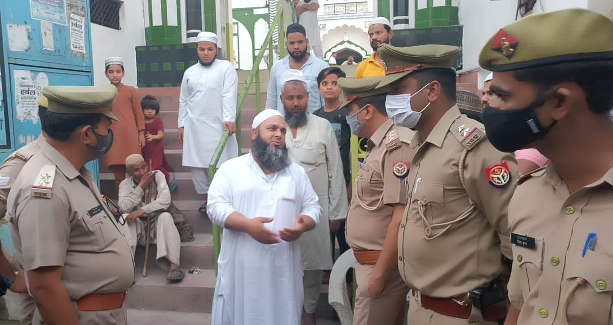 Do not read Namaz on the road, the loudspeaker's voice remained in the premises