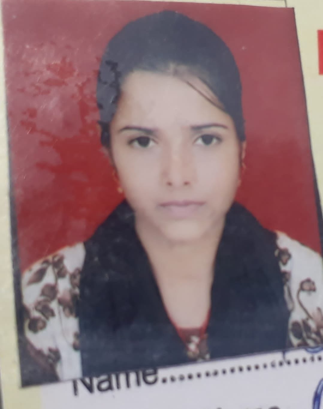 Dead bodies of young girl found on the banks of canal