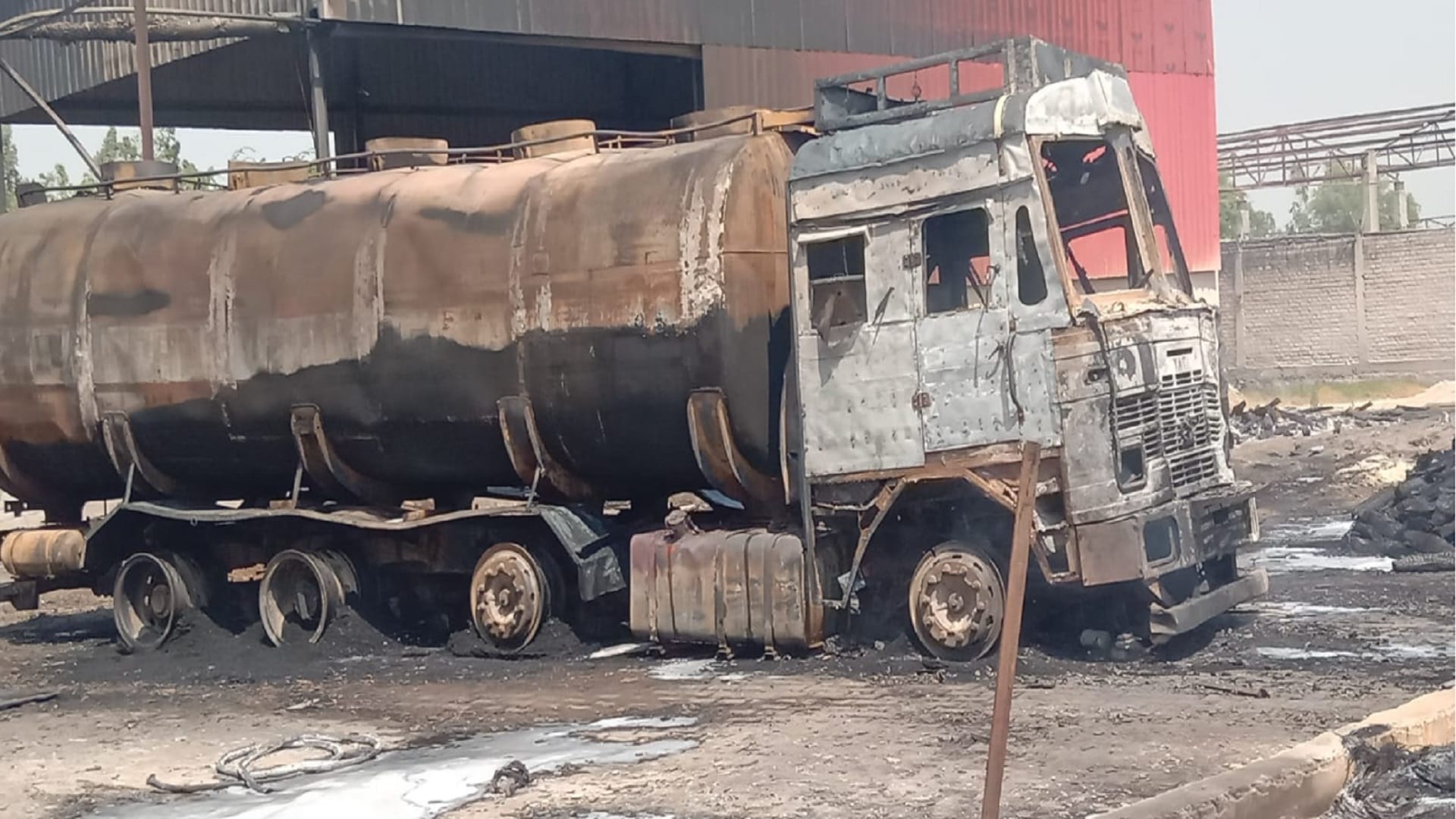UP News: Fire broke out in a factory in Meerut, team of fire brigade saved 20 lives of people