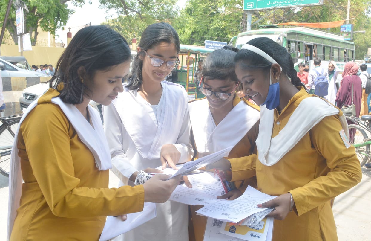 54 students absent in 10th English exam