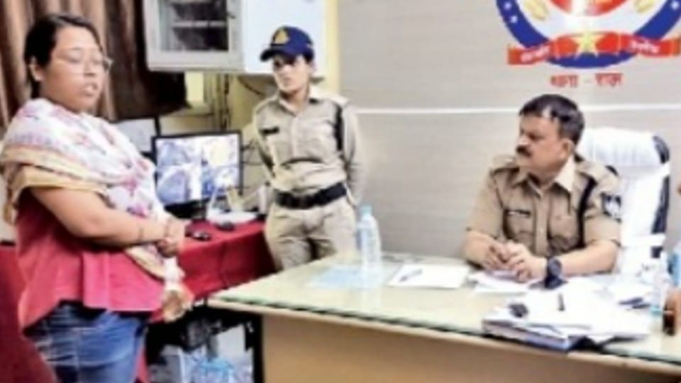 Indore: The hobbies of Pooja, who belong to a normal family, are expensive, earned one crore in eight months through cheating