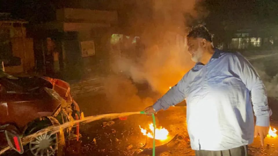 Madhepura Singheshwar Main road accident, Three youth Burnt Alive infront of Pappu Yadav