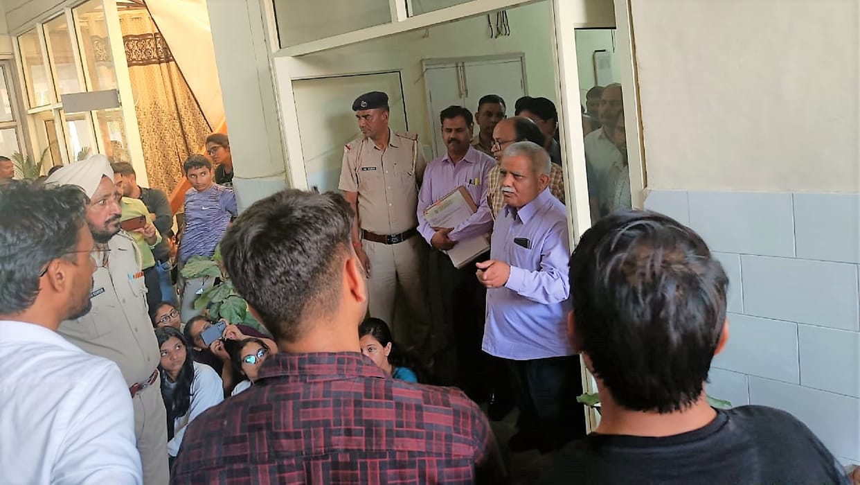 Four hours siege of Vice Chancellor and Registrar's office, Kurukshetra