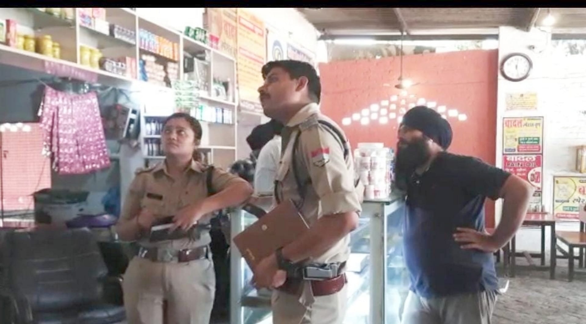 Crime in Udham singh Nagar, Dacoits entered the house at midnight, beat up women, one killed, three injured