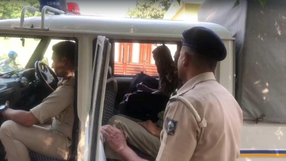 Kathua: Case registered against 14 who attacked QRT jawans Pathankot police giving raids to nab them