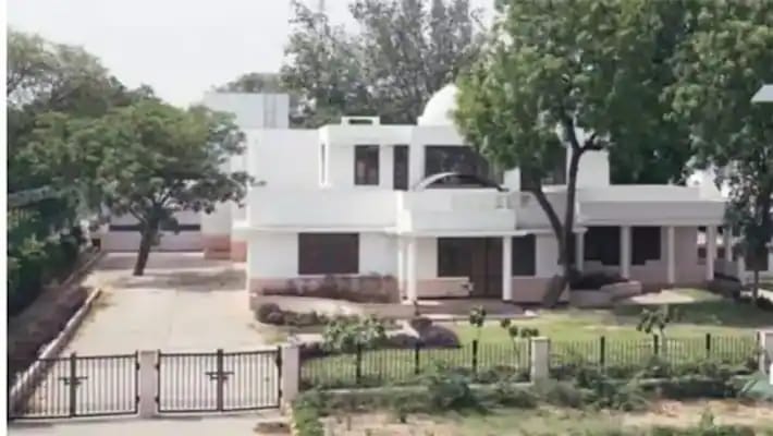 Central government has given time till May 2 to eight artists to vacate their government residence