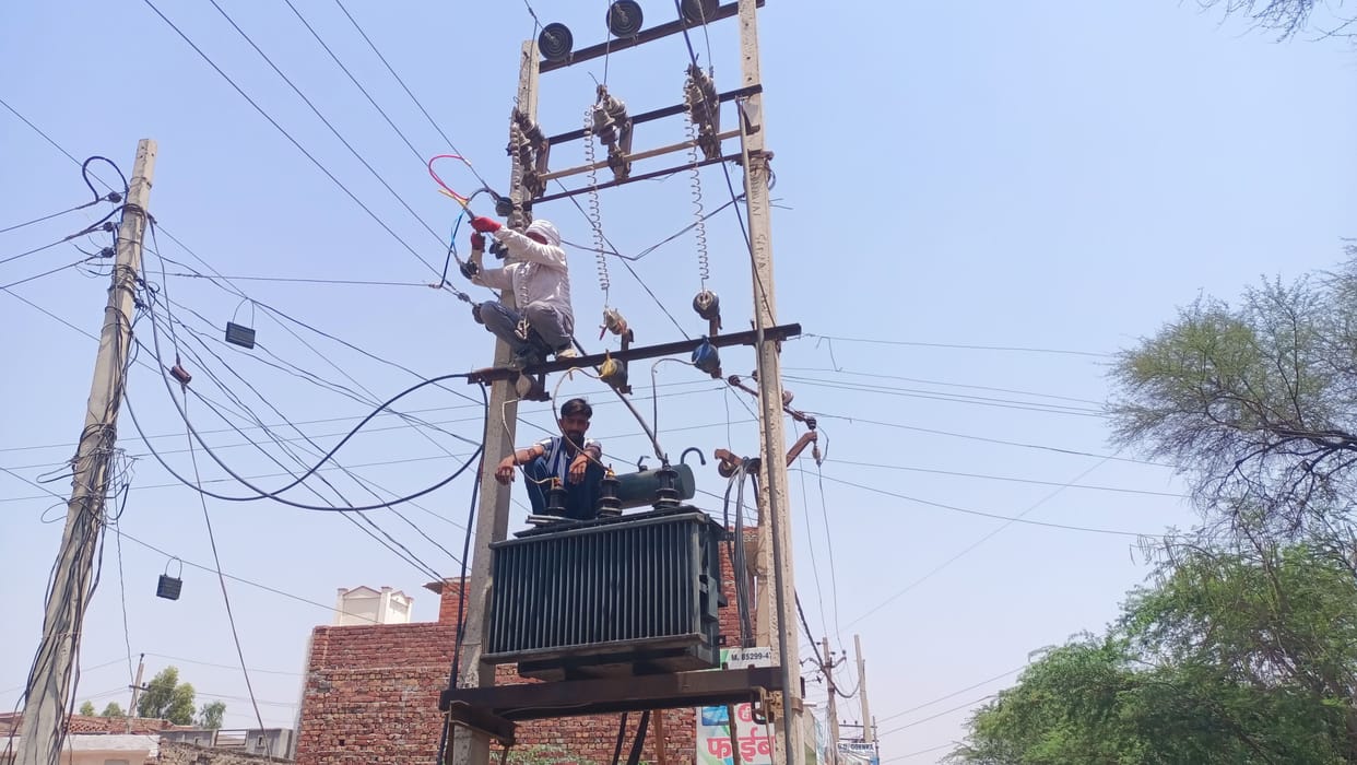 60 lakh units of electricity required, 54.64 lakh units are being received, unannounced cuts for six hours a day