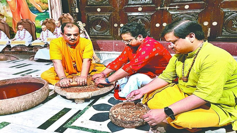 Akshaya Tritiya festival preparations start in Banke Bihari Mandir Vrindavan