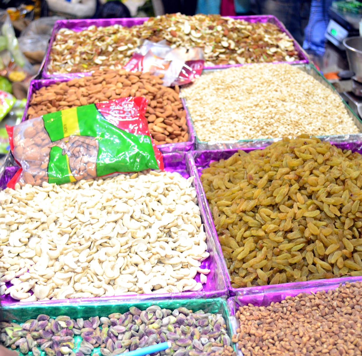 Inflation on Eid, dry fruits and seeds became expensive