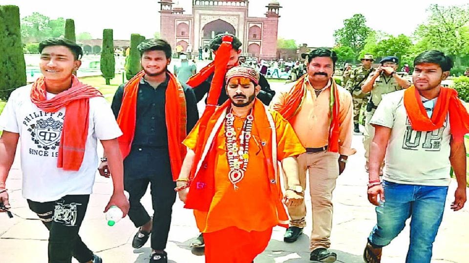 Taj Mahal Controversy Hindu Mahasabha workers protest against ASI in agra